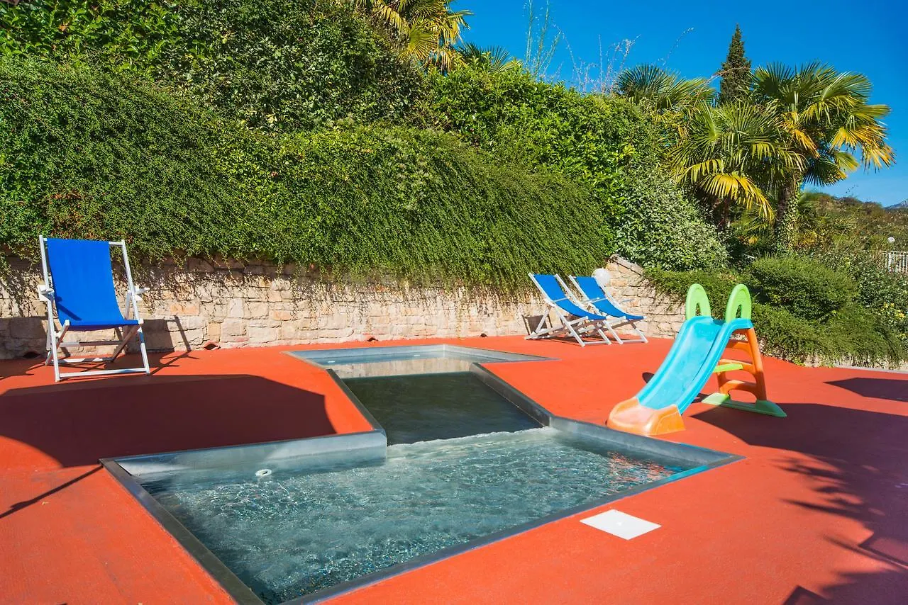 Aparthotel Piccola Italia Tremosine 4*,