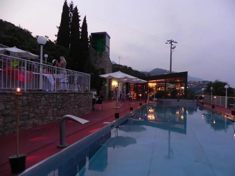 Aparthotel Piccola Italia Tremosine 4*,
