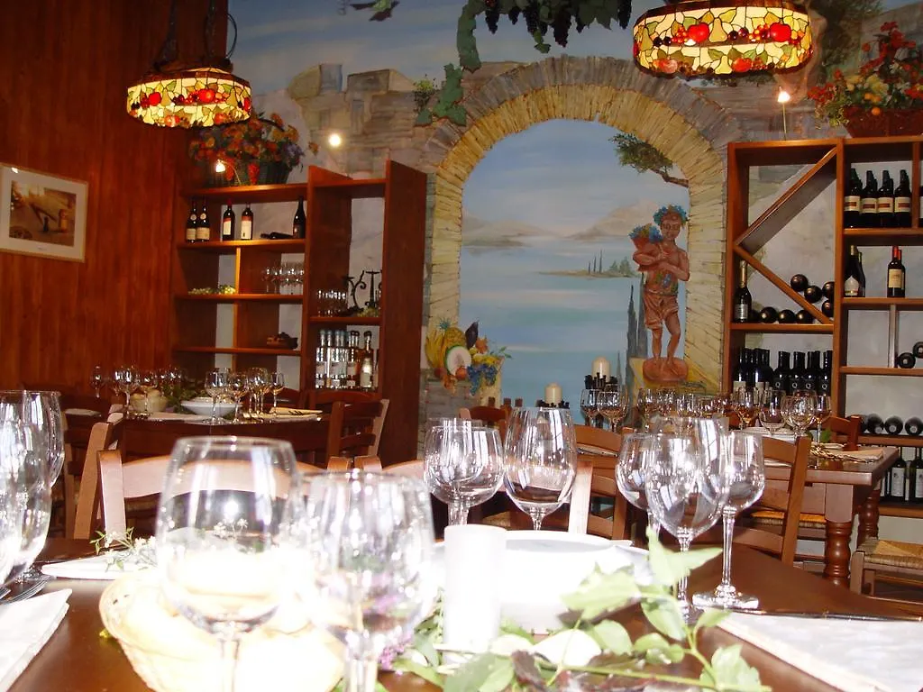 Aparthotel Piccola Italia Tremosine 4*,